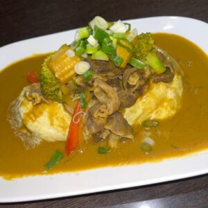 咖哩雪花牛蛋包飯